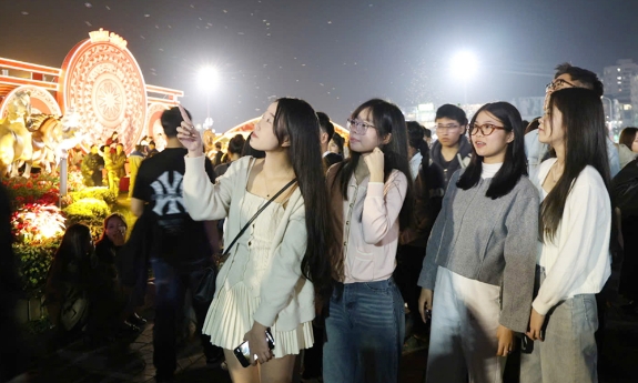 Bắc Ninh: Rộn ràng đêm giao thừa