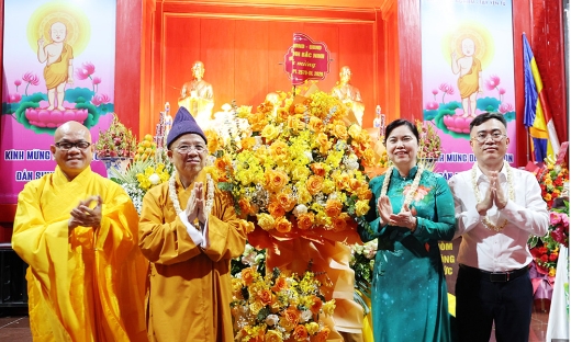 Phó Chủ tịch Thường trực HĐND tỉnh chúc mừng Đại lễ Phật đản tại chùa Hoa Nghiêm Tây Yên Tử