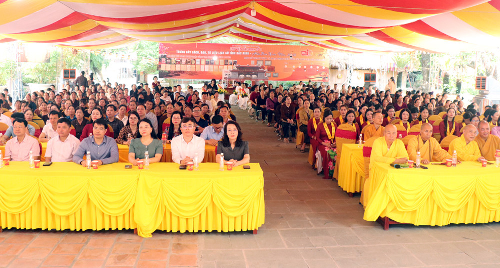 dai bieu du le phat dan tai chua vinh nghiem%20copy
