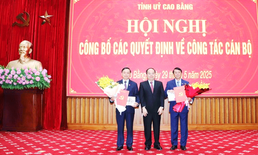 Nhiều lãnh đạo tỉnh Cao Bằng nghỉ hưu trước tuổi