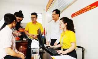 Bưu điện Việt Nam bố trí cán bộ hỗ trợ UBND cấp xã giải quyết thủ tục hành chính 