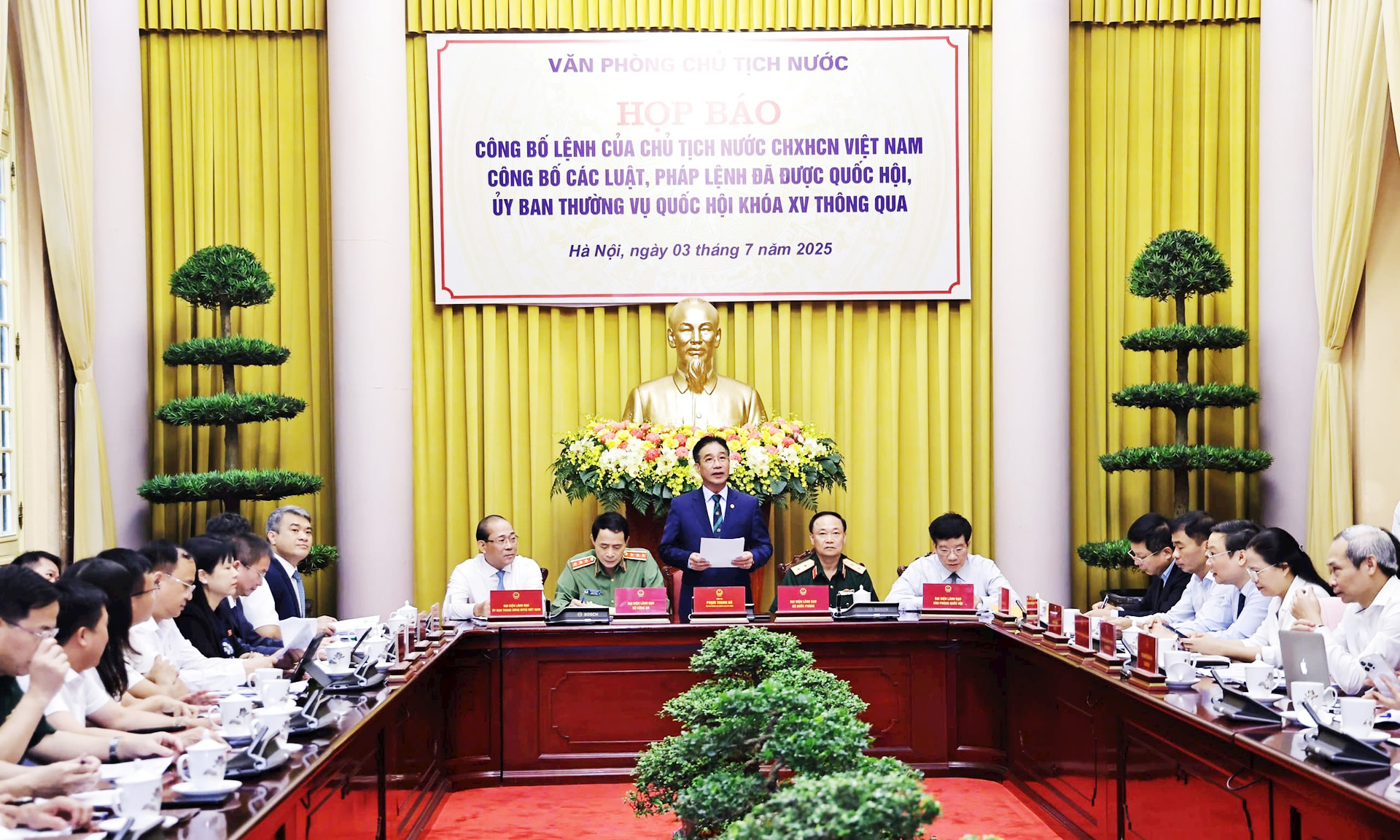  Công bố 16 Luật, Pháp lệnh vừa được Quốc hội, Ủy ban Thường vụ Quốc hội thông qua