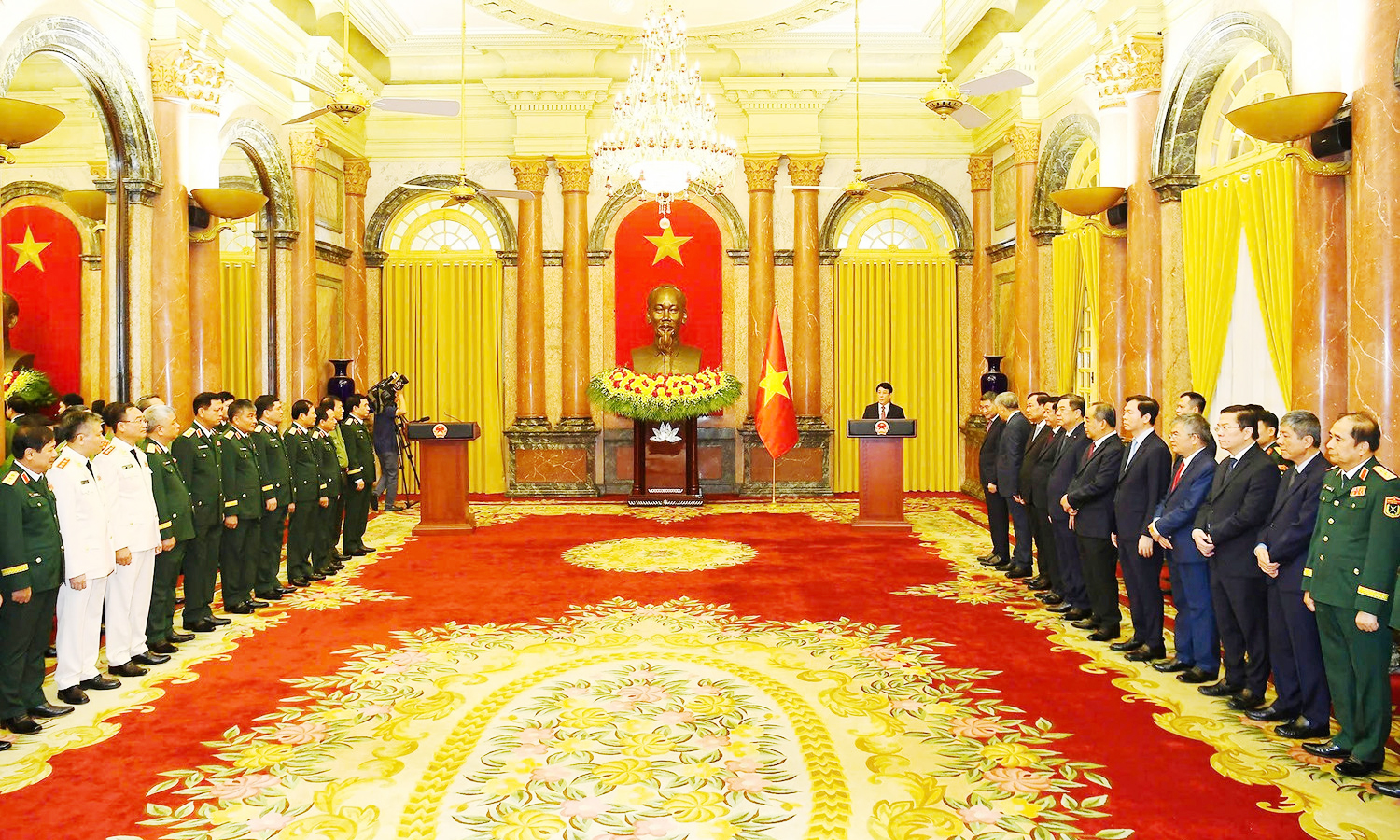  Chủ tịch nước Lương Cường chủ trì lễ trao quyết định thăng quân hàm, cấp bậc hàm Đại tướng, Thượng tướng
