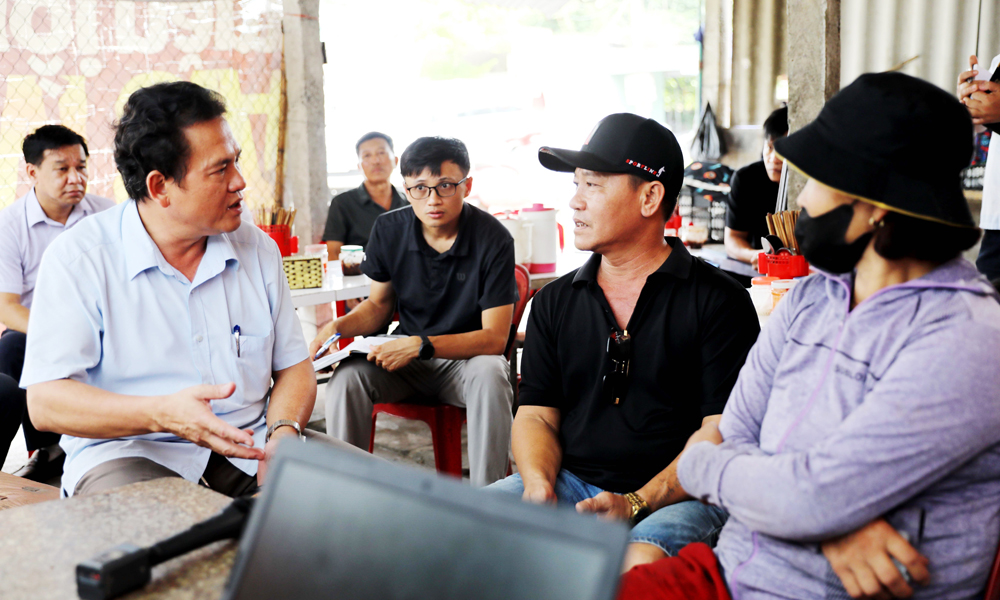  Sau khi ăn tiết canh lợn, hai người tử vong