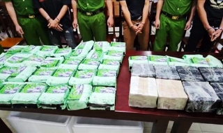 Triệt phá đường dây ma túy xuyên quốc gia, thu giữ 60 bánh heroin, 37kg ma túy đá