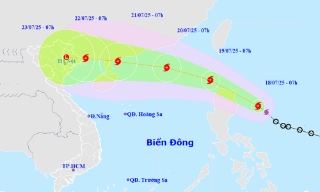 Bão Wipha sắp vào Biển Đông