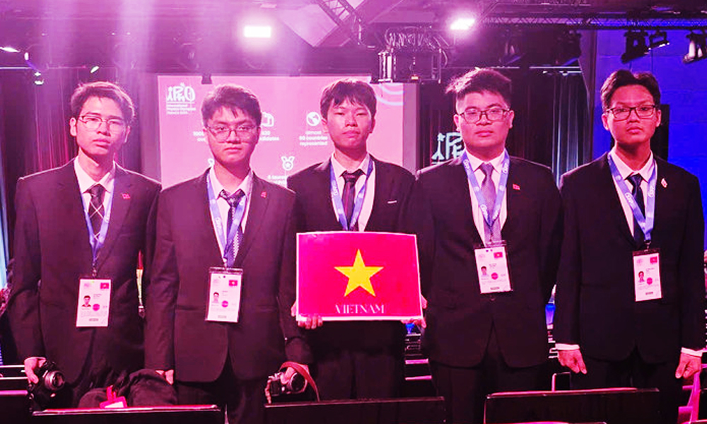  Học sinh Việt Nam đạt 5 huy chương Olympic Vật lý quốc tế 2025