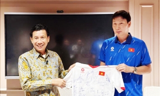 Đại sứ Việt Nam tại Indonesia gặp mặt động viên đội tuyển U23 quốc gia trước trận bán kết