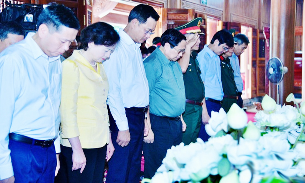  Thủ tướng Phạm Minh Chính tưởng nhớ, tri ân Chủ tịch Hồ Chí Minh và các Anh hùng liệt sĩ tại Quảng Trị