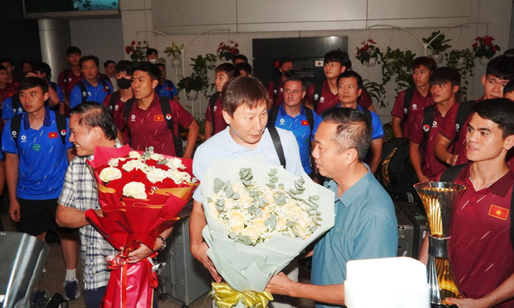  U23 Việt Nam trở về trong vòng tay người hâm mộ, khẳng định vị thế số một khu vực