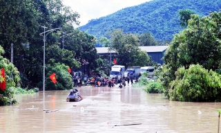 Bộ Quốc phòng điều máy bay cứu nạn 8 người dân tại tỉnh Sơn La bị cô lập, mắc kẹt do mưa lũ