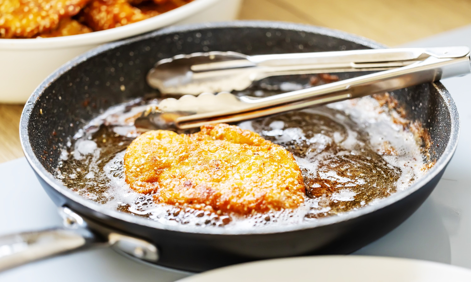  Mẹo rán thức ăn không bị bắn dầu mỡ
