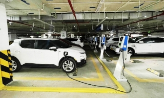 Cách sử dụng xe điện an toàn trong mùa "nắng lắm, mưa nhiều"
