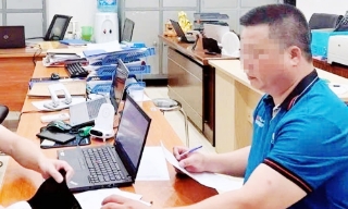 Tạm giữ hình sự đối tượng rút chìa khóa xe khách trên đường vành đai 3
