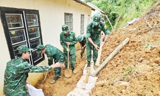 Bộ đội Biên phòng Điện Biên giúp Nhân dân vùng lũ khắc phục hậu quả, ổn định cuộc sống