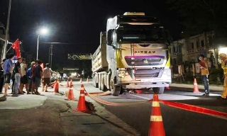  Tân Yên: Xe đạp điện va chạm xe đầu kéo, thiếu niên 14 tuổi tử vong