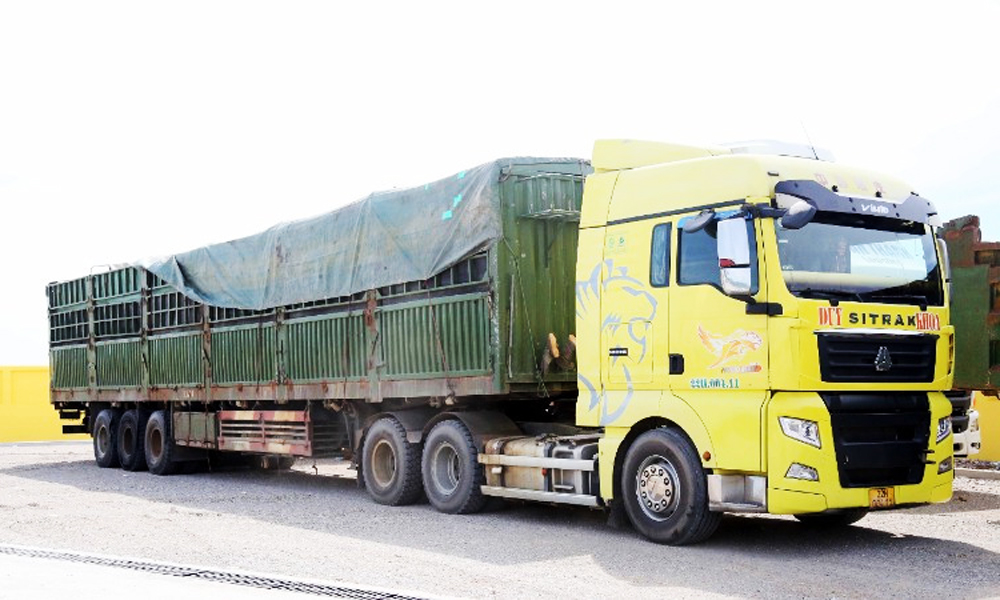  Chở vượt hơn 429% tải trọng, lái xe và chủ doanh nghiệp bị phạt 333 triệu đồng