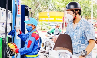 Giá xăng giảm nhiều nhất hơn 200 đồng/lít, dầu diesel giảm hơn 700 đồng/lít