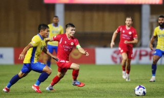 Vua phá lưới V.League lập hattrick, câu lạc bộ Công an Hà Nội thắng đậm Hà Nội FC