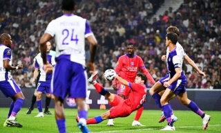 PSG thắng đậm nhờ hai siêu phẩm móc bóng