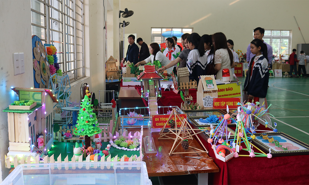 Lục Nam: Ngày hội hoạt động STEM cho thiếu nhi 