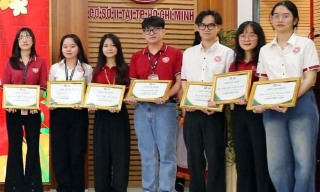 Thủ khoa Ngoại thương đạt điểm tuyệt đối 4.0 ở tất cả môn học 