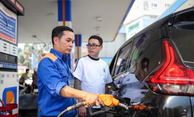  Giá xăng giảm gần 6.000 đồng/lít
