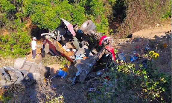 Xe khách lao xuống vực ở Lâm Đồng, 4 người chết