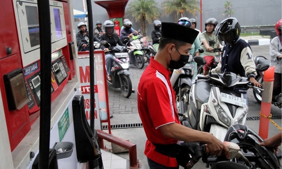 Các nước đẩy mạnh ứng phó "bão giá" nhiên liệu