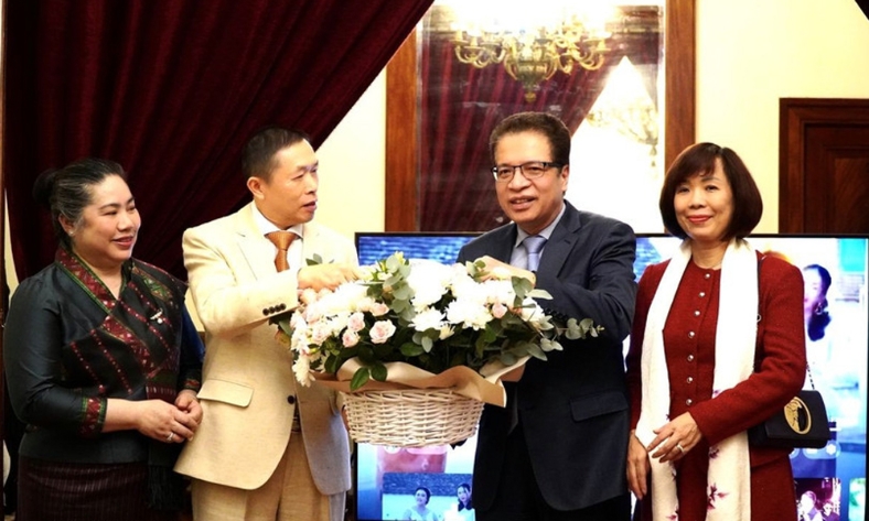  Thắm tình hữu nghị Việt-Lào tại xứ sở Bạch Dương