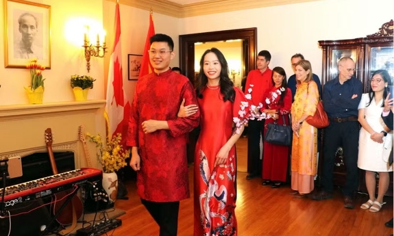 Quảng bá hàng Việt Nam qua nhịp cầu văn hóa cộng đồng tại Canada