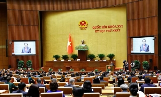 Hôm nay, Quốc hội khóa XVI bàn về chống lãng phí, thuế xăng dầu và nhiên liệu bay