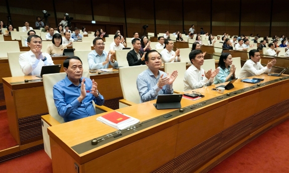 Quốc hội chốt giảm thuế với xăng, dầu về 0 đến hết tháng 6