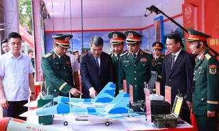 Thủ tướng: Quân khu 4 viết tiếp trang sử hào hùng, bảo vệ vững chắc đất nước