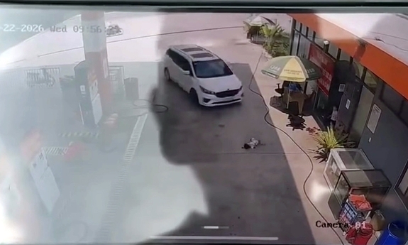 Ô tô cán bé gái 2 tuổi tử vong tại cây xăng ở Thành phố Hồ Chí Minh