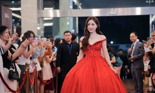 Ca sỹ Hòa Minzy: Tự hào được kể câu chuyện về hình hài đất nước bằng âm nhạc