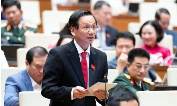 Đề xuất doanh nghiệp sản xuất xe điện phải thu hồi pin để tái chế