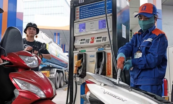 Giá xăng dầu tiếp tục giảm, dầu diesel về ngưỡng 26.697 đồng