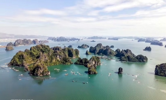 Quảng Ninh đón 160.000 lượt khách, thu về gần 500 tỷ đồng ngày đầu kỳ nghỉ lễ