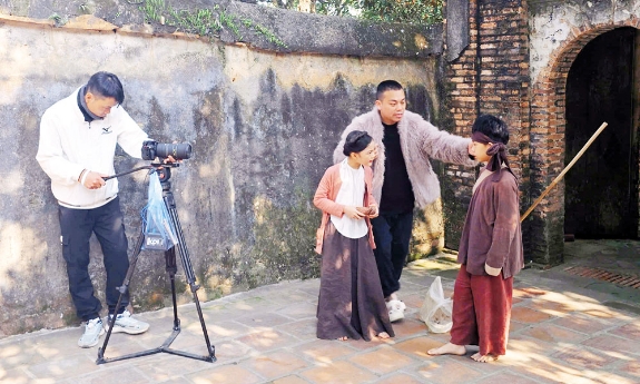 Đưa vẻ đẹp quê hương vào tác phẩm nghệ thuật