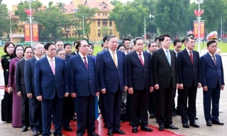 Kỷ niệm 136 năm Ngày sinh Chủ tịch Hồ Chí Minh: Lãnh đạo Đảng, Nhà nước vào Lăng viếng Bác