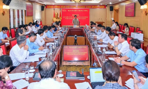 Lấy ý kiến vào dự thảo Quy định của Ban Bí thư về kết nạp học sinh, sinh viên vào Đảng