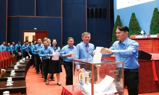 Thủ tướng đối thoại với đại biểu tại phiên bế mạc Đại hội XIV Công đoàn Việt Nam