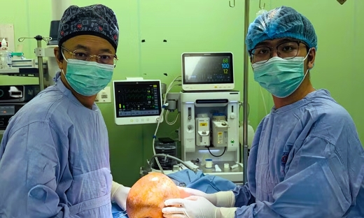 Các bác sỹ phẫu thuật thành công loại bỏ u vú nặng gần 4kg cho một bệnh nhân