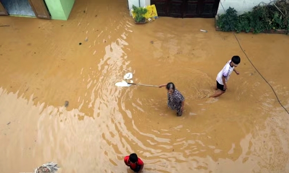 Mưa lớn khiến nước sông Bằng Giang dâng nhanh, Cao Bằng khẩn cấp ứng phó