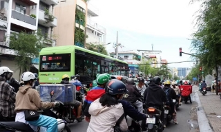 Bộ Xây dựng giải đáp lo ngại lắp nhiều đèn tín hiệu gây nhiễu loạn giao thông