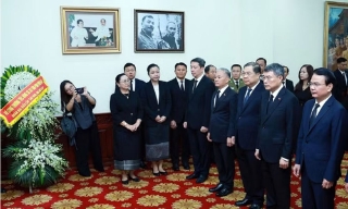 Lãnh đạo Đảng, Nhà nước viếng Chủ tịch Quốc hội Lào Xaysomphone Phomvihane