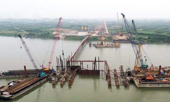 Thành phố Hà Nội siết tiến độ thi công 7 dự án cầu vượt sông Hồng