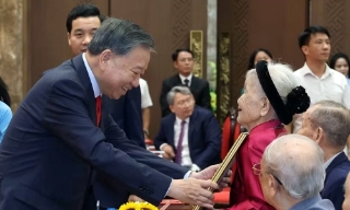 Tổng Bí thư, Chủ tịch nước: Những câu chuyện thật, việc làm thật, những năm tháng cống hiến của các Đảng viên lão thành có sức giáo dục rất lớn