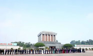 Tặng 45.000 suất quà cho du khách đến thăm Lăng Chủ tịch Hồ Chí Minh dịp 2/9